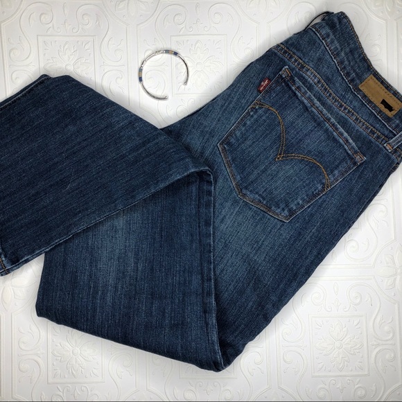 ✨3/$25✨Levi’s Demi Curve 29 Jeans